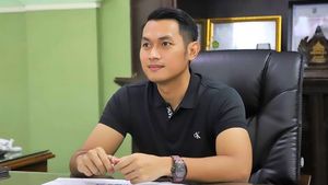 Masih Muda dan Jomblo, Ini Bupati Tuban yang Gayanya Viral Mencuri Atensi