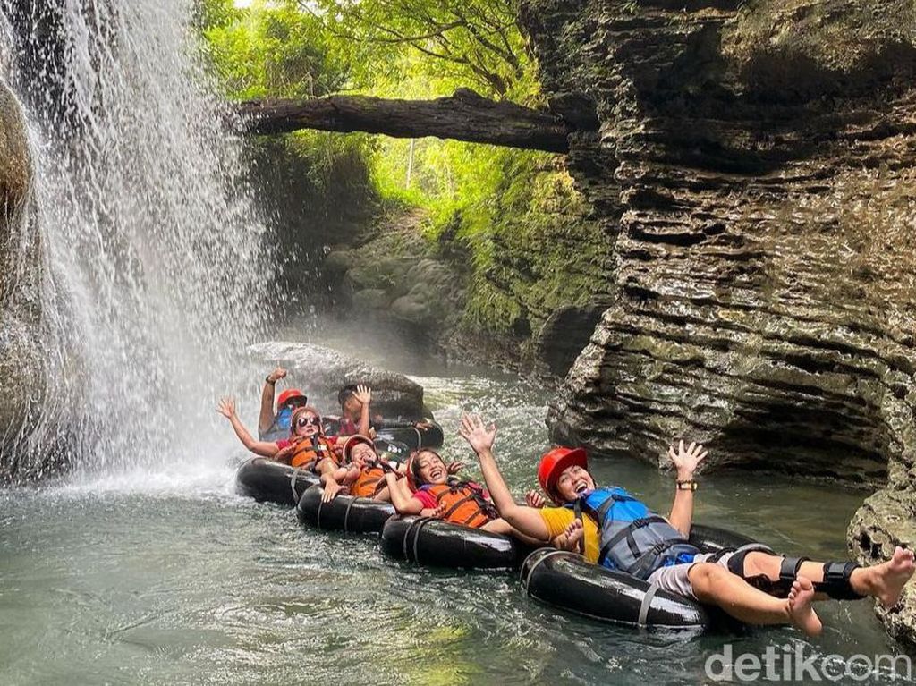Foto: Seru-seruan River Tubing di Pangandaran, Berani Tidak? Foto: Seru-seruan River Tubing di Pangandaran, Berani Tidak?