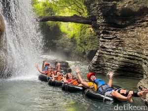 Foto: Seru-seruan River Tubing di Pangandaran, Berani Tidak? Foto: Seru-seruan River Tubing di Pangandaran, Berani Tidak?