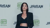 8 Potret Jun Ji Hyun Pamer Perut Rata, Netizen Sebut Tak Menua Bak Vampir