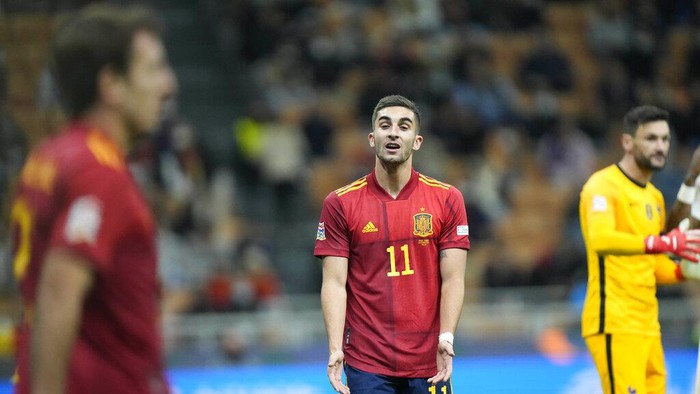 Spains Ferran Torres, center, gestures during the UEFA Nations League final soccer match between France and Spain at the San Siro stadium, in Milan, Italy, Sunday, Oct. 10, 2021. (AP Photo/Luca Bruno)