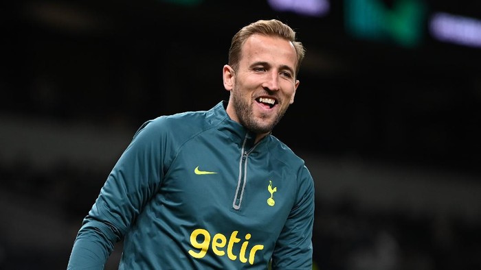 LONDON, ENGLAND - SEPTEMBER 30: Harry Kane of Tottenham Hotspur reacts during the warm up prior to the UEFA Europa Conference League group G match between Tottenham Hotspur and NS Mura at Tottenham Hotspur Stadium on September 30, 2021 in London, England. (Photo by Shaun Botterill/Getty Images)