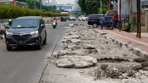 Pelan-pelan, Ada Proyek Sumur Resapan di Jalan Angkasa Kemayoran