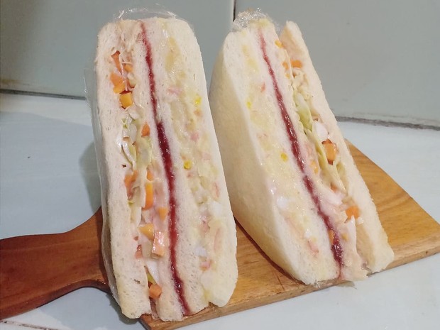 Inkigayo sandwich menjadi perantara idol berkenalan/ Foto: Instagram/ @Lapotah.id Inkigayo sandwich menjadi perantara idol berkenalan
