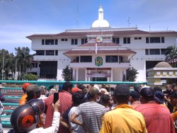 Jukir di Medan Demo Protes Penerapan Parkir Nontunai