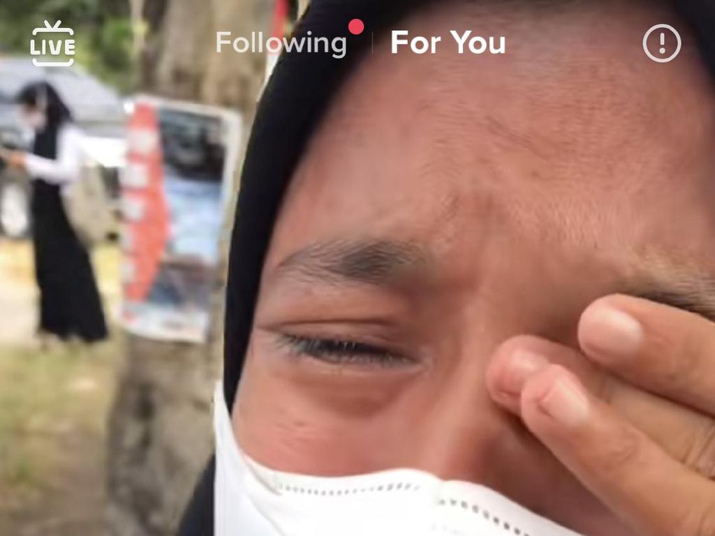 Viral Tangisan Haru Pejuang CPNS Saat Lolos, Sempat Peringkat 5 dari Belakang Viral Tangisan Haru Pejuang CPNS Saat Lolos, Sempat Peringkat 5 dari Belakang