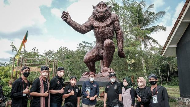 Kunjunga Menparekraf Sandiaga Uno ke Desa Wisata Cikakak, Banyumas, Jawa Tengah, Rabu (13/10/2021). (Dok. Kemenparekraf)