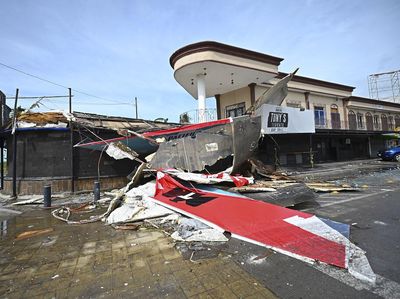 Meksiko Dihantam Badai Pamela, Plang-Telepon Umum Ambruk