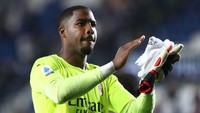 Mike Maignan sabet penghargaan kiper terbaik Liga Italia musim ini. Kiper baru Milan ini jadi raja clean sheet sebanyak 17 kali (Getty Images)