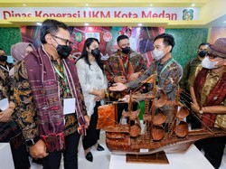 Momen Gibran Ketemu Bobby-Kahiyang di Acara APEKSI, Selvi di Mana?