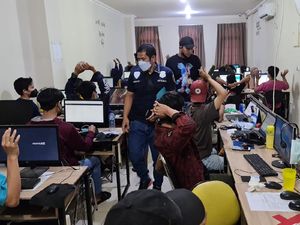 Polisi Tetapkan 6 Tersangka Kasus Pinjol Ilegal di Jakbar Polisi Tetapkan 6 Tersangka Kasus Pinjol Ilegal di Jakbar
