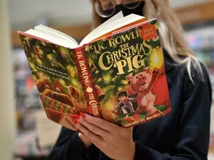 JK Rowling Tulis Buku Anak Terinspirasi dari Mainan Kesayangan Putranya JK Rowling Tulis Buku Anak Terinspirasi dari Mainan Kesayangan Putranya