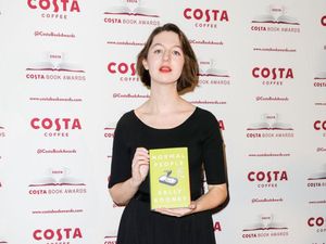 Novelis Sally Rooney Kecam Israel, Hasil Royalti Buku Buat Gaza Novelis Sally Rooney Kecam Israel, Hasil Royalti Buku Buat Gaza