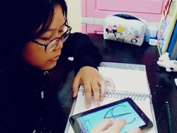 Oca, Putri Mitra Driver Gojek yang Gemar Bikin Cerita & Komik