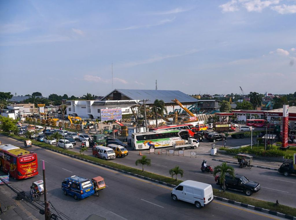 Antrean Panjang Akibat Kelangkaan BBM di Medan, Ada Apa?