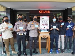 Diklaim Pertama di Indonesia, Polresta Malang Kota Luncurkan Dispenser Masker