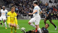 Memang, sih, Nasri kini sudah tak aktif bermain bola. Tapi karena dia juga baru pensiun bulan lalu, banyak yang kaget melihatnya sudah segemuk itu. (Foto: AFP/NICOLAS TUCAT)