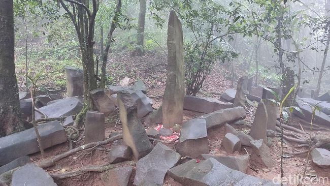 Misterius! Situs Batu Panjang di Ciamis Misterius! Situs Batu Panjang di Ciamis