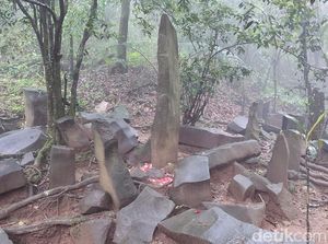 Misterius! Situs Batu Panjang di Ciamis