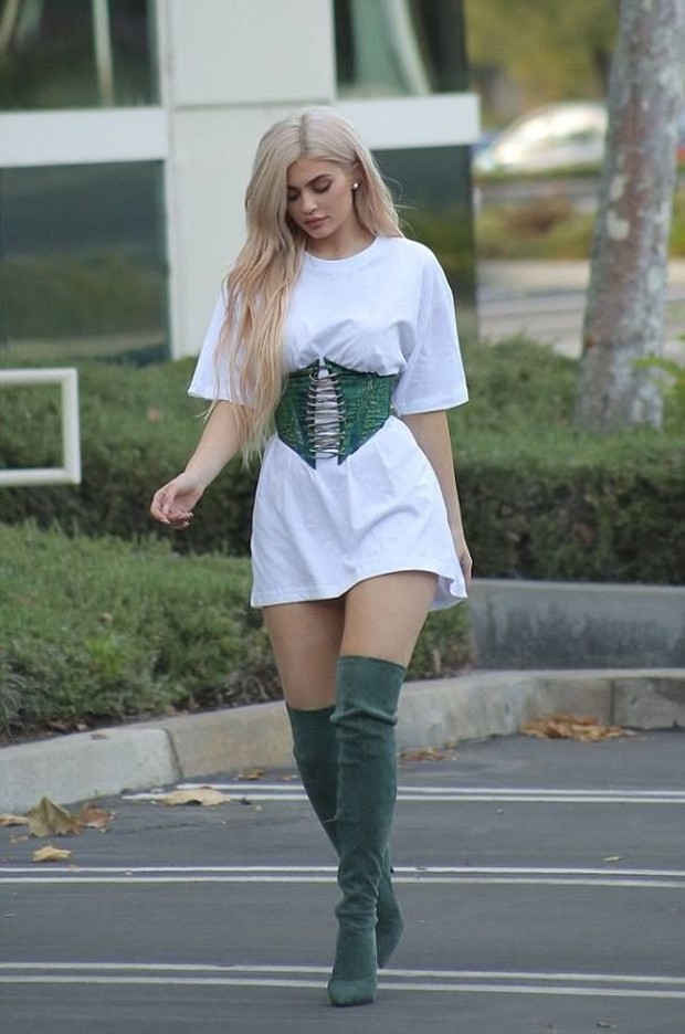 Tampil stylish dengan corset belt