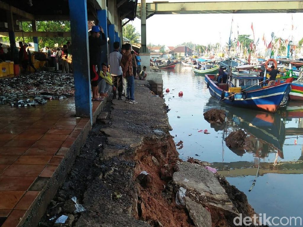 Tanah TPI Labuan Ambles Diduga Gegara JPO, Begini Respons Kontraktor Tanah TPI Labuan Ambles Diduga Gegara JPO, Begini Respons Kontraktor