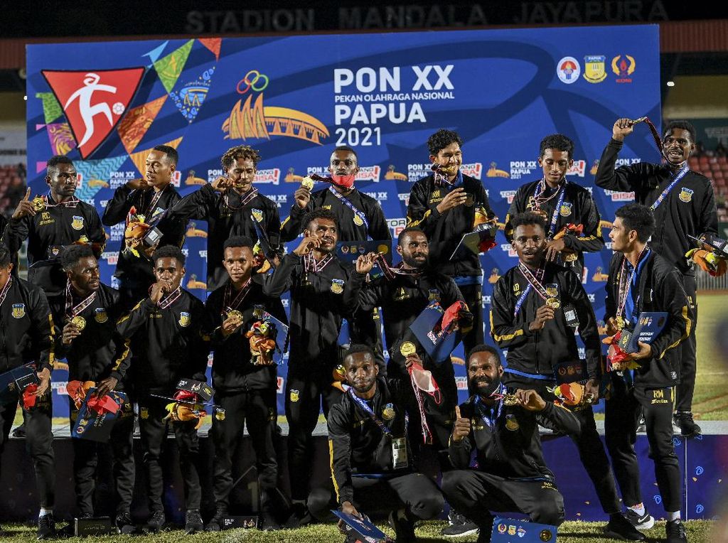 Tim Papua Juara Sepakbola PON 2021, Akan Dapat Bonus Rp 1 Miliar Tim Papua Juara Sepakbola PON 2021, Akan Dapat Bonus Rp 1 Miliar