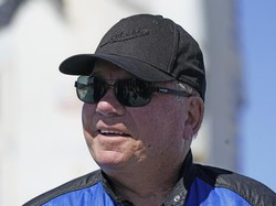 Captain Kirk Star Trek Terharu Jadi Orang Tertua yang ke Luar Angkasa