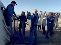 Captain Kirk Star Trek Jadi Orang Tertua di Dunia yang ke Antariksa