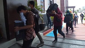 83 Debt Collector Pinjol Ilegal Sleman Digelandang ke Mapolda Jabar