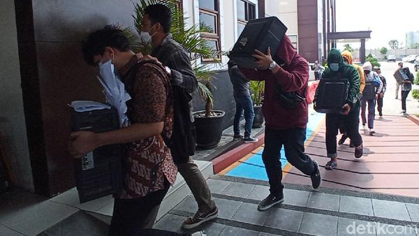 83 Debt Collector Pinjol Ilegal Sleman Digelandang ke Mapolda Jabar