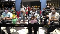 Ambil Risiko Berkerumun Demi Roti Isi Subway, Nggak Takut Varian Delta?