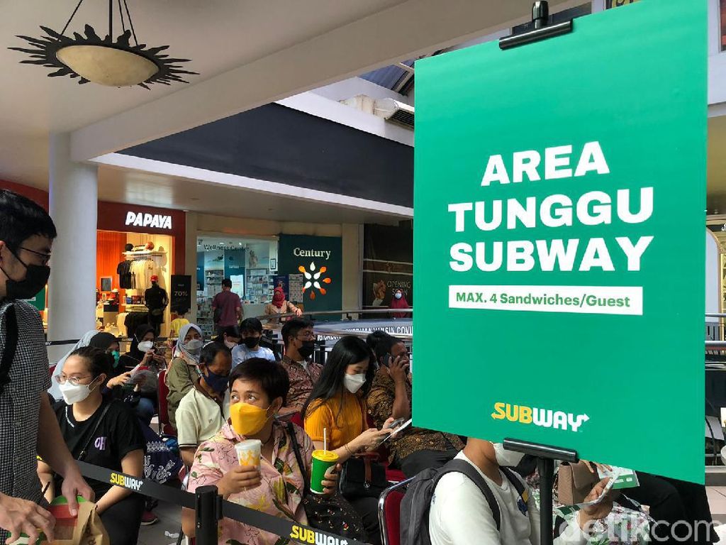 Subway Citos Dipadati Pengunjung, Kemenkes: Varian Delta Mengintai! Subway Citos Dipadati Pengunjung, Kemenkes: Varian Delta Mengintai!