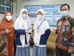 Berkat Boba Pembasmi Nyamuk, 2 Siswa SMA Surabaya Raih Medali Emas Internasional