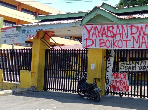 Penampakan Aksi Segel Kampus Usai Izin ITM Dicabut Nadiem