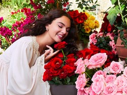 Penampilan Menawan Putri Monica Bellucci di Iklan Parfum D&G Terbaru