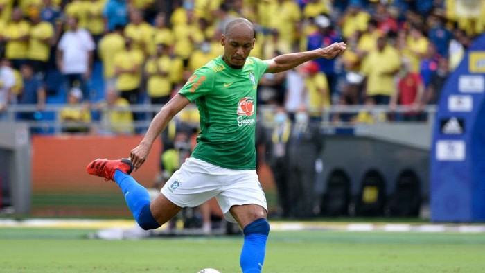 BARRANQUILLA, COLOMBIA - OCTOBER 10: Fabinho of Brazil kicks the ball during warm up prior to a match between Colombia and Brazil as part of South American Qualifiers for Qatar 2022 at Estadio Metropolitano on October 10, 2021 in Barranquilla, Colombia. (Photo by Guillermo Legaria/Getty Images)