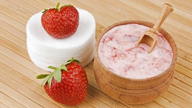 Homemade facial mask of strawberry and cream