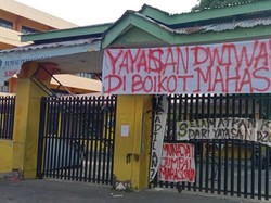 Mahasiswa Segel Kampus Usai Izin Institut Teknologi Medan Dicabut Nadiem