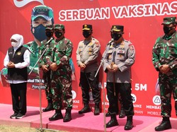 Panglima TNI-Kapolri Puji Kekompakan Forkopimda Jatim saat Tinjau Vaksinasi