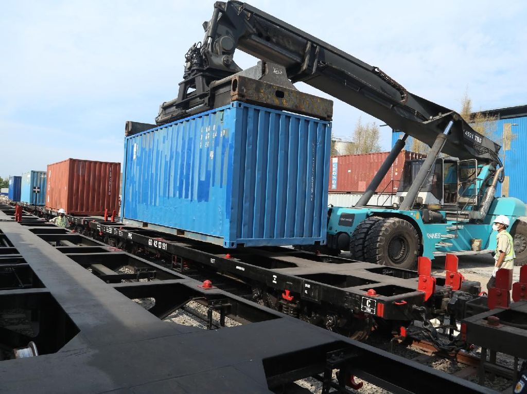 KA Barang dari Stasiun Indro Gresik Menuju Jakarta Siap Beroperasi KA Barang dari Stasiun Indro Gresik Menuju Jakarta Siap Beroperasi