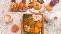 Kafe Berkonsep Tropis di Bogor Ini Tawarkan Croffle hingga Nasi Daun Jeruk