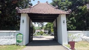 Lawang Gledegan, Gerbang Utama Kereta Pusaka Sultan Kasepuhan Cirebon