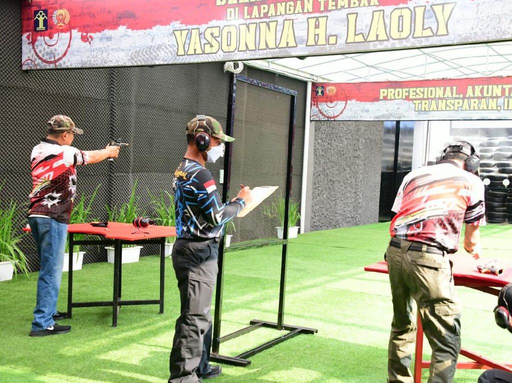 Bamsoet Juara III Kejuaraan Menembak Menkumham Cup 2021 Bamsoet Juara III Kejuaraan Menembak Menkumham Cup 2021