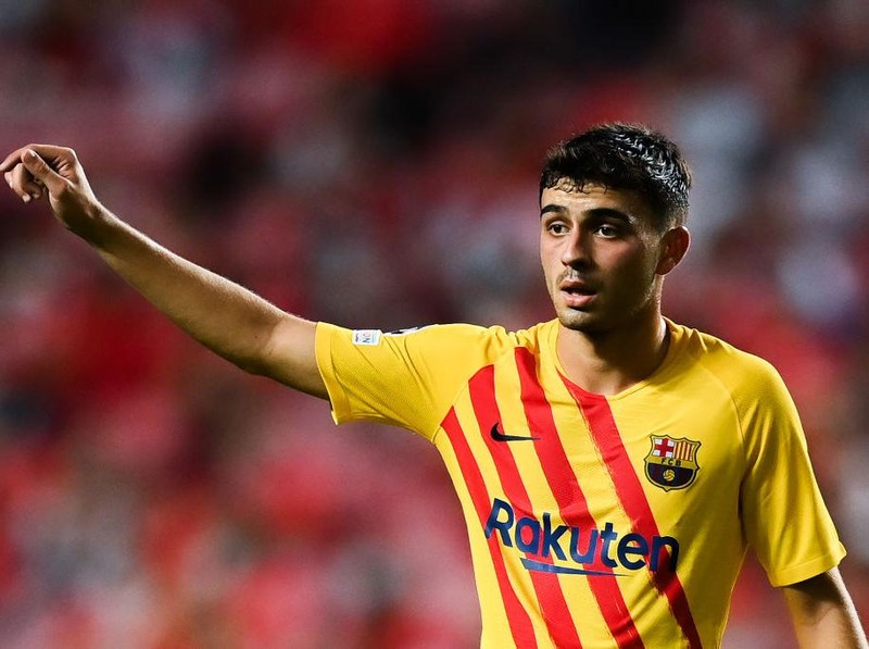 LISBON, PORTUGAL - SEPTEMBER 29: Pedri of FC Barcelona looks on during the UEFA Champions League group E match between SL Benfica and FC Barcelona at Estadio da Luz on September 29, 2021 in Lisbon, Portugal. (Photo by David Ramos/Getty Images)