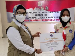 BNPB Beri Penghargaan ke 445 Relawan Prokes PON XX Papua