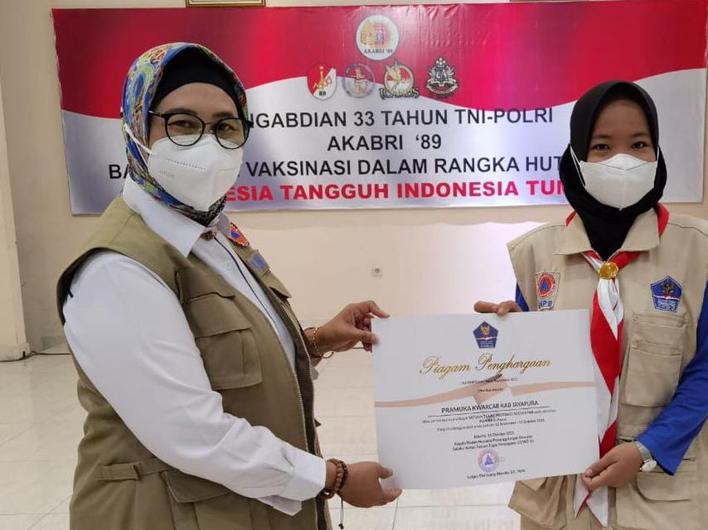 BNPB Beri Penghargaan ke 445 Relawan Prokes PON XX Papua BNPB Beri Penghargaan ke 445 Relawan Prokes PON XX Papua
