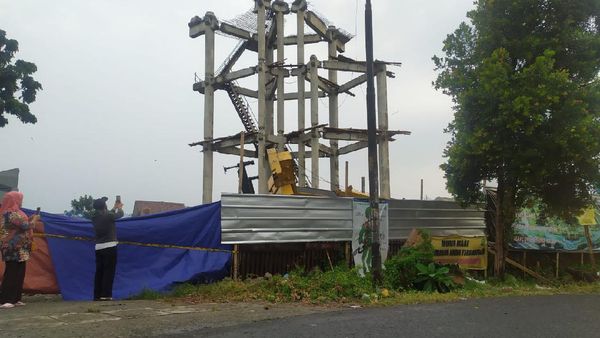 Potret Tower PDAM yang Hendak Dirubuhkan Berujung Crane Timpa Rumah