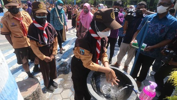 Pelajar SD di Kediri Peringati Hari Cuci Tangan Sedunia