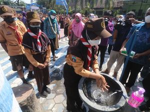 Pelajar SD di Kediri Peringati Hari Cuci Tangan Sedunia Pelajar SD di Kediri Peringati Hari Cuci Tangan Sedunia