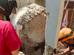 Cerita Kesulitan Damkar Evakuasi Korban Crane Ambruk di Depok